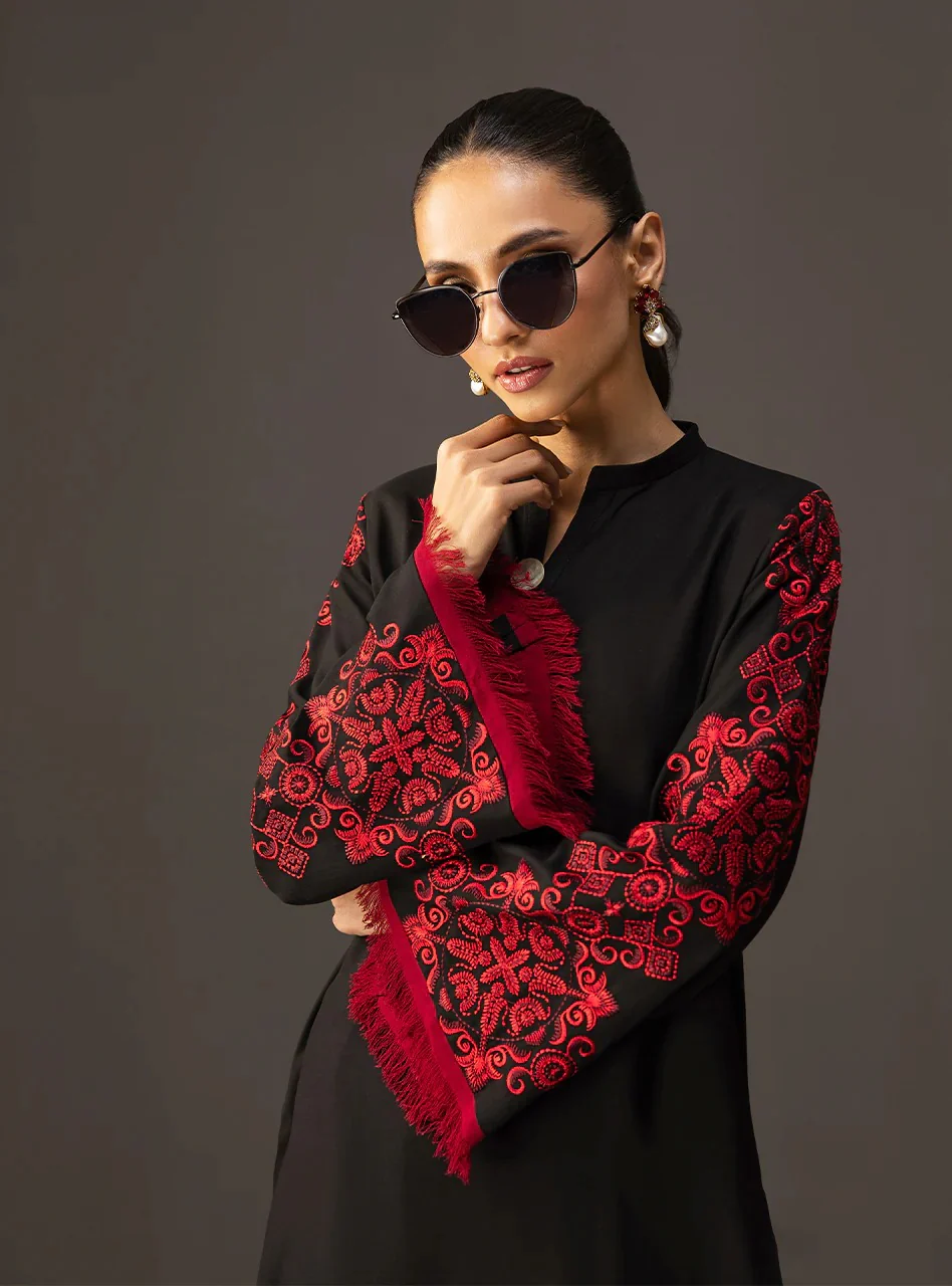 Black Blaze - Zainab chottani (AC-09) - Image 4